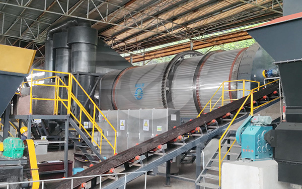 藥渣烘干機(jī)運(yùn)行現(xiàn)場 藥渣烘干機(jī)運(yùn)行現(xiàn)場