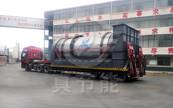 三筒果渣烘干設(shè)備運(yùn)輸現(xiàn)場 三筒果渣烘干設(shè)備運(yùn)輸現(xiàn)場